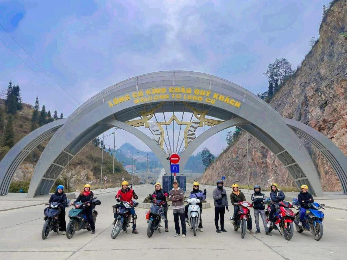 Ha Giang Safari Hostel & Motorbikes Bagian luar foto