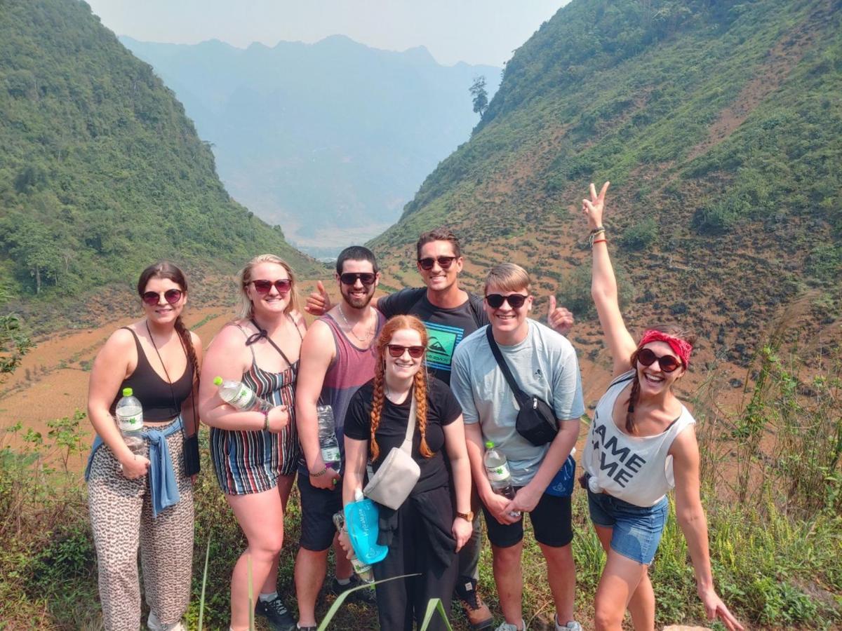 Ha Giang Safari Hostel & Motorbikes Bagian luar foto