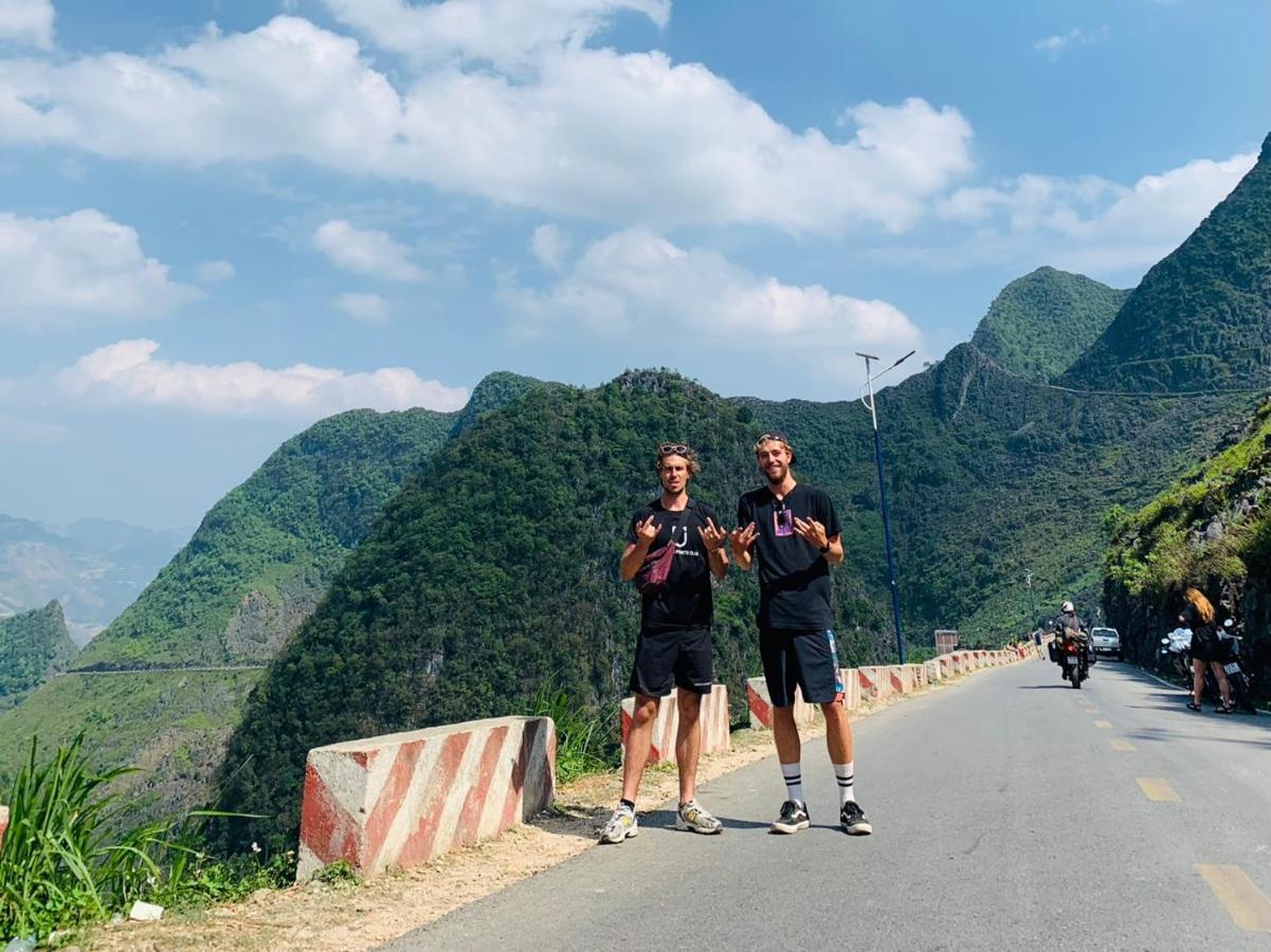 Ha Giang Safari Hostel & Motorbikes Bagian luar foto