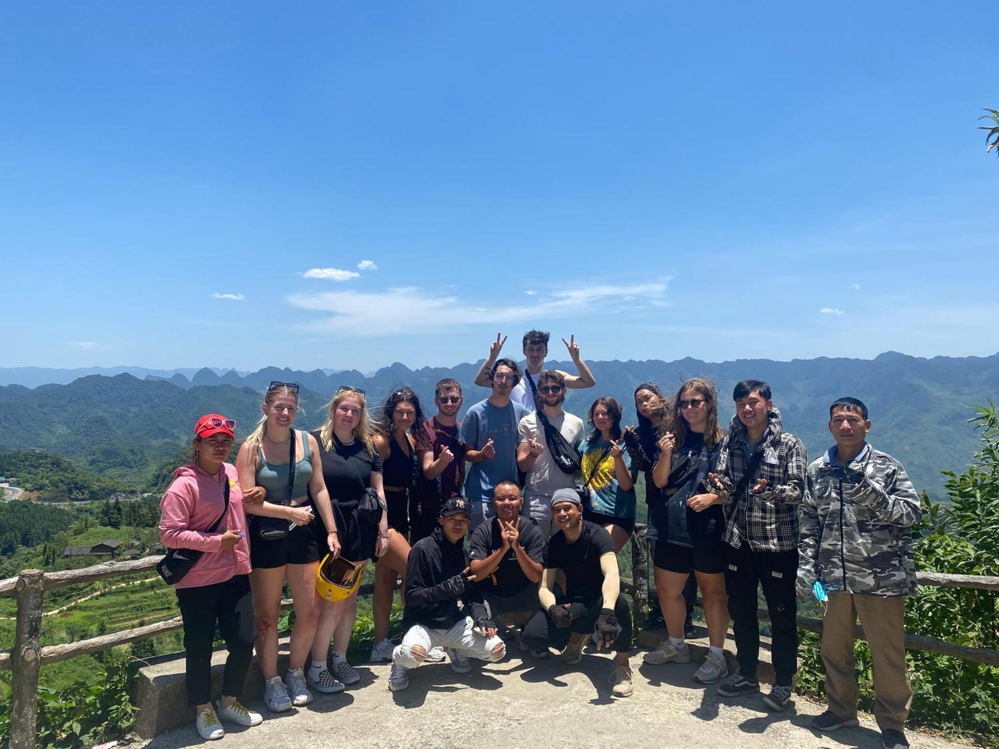 Ha Giang Safari Hostel & Motorbikes Bagian luar foto
